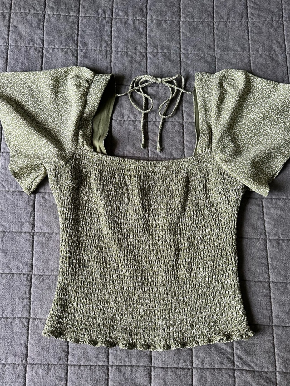 Abercrombie & Fitch Green Floral Smocked Flutter Sleeve Top Size Small